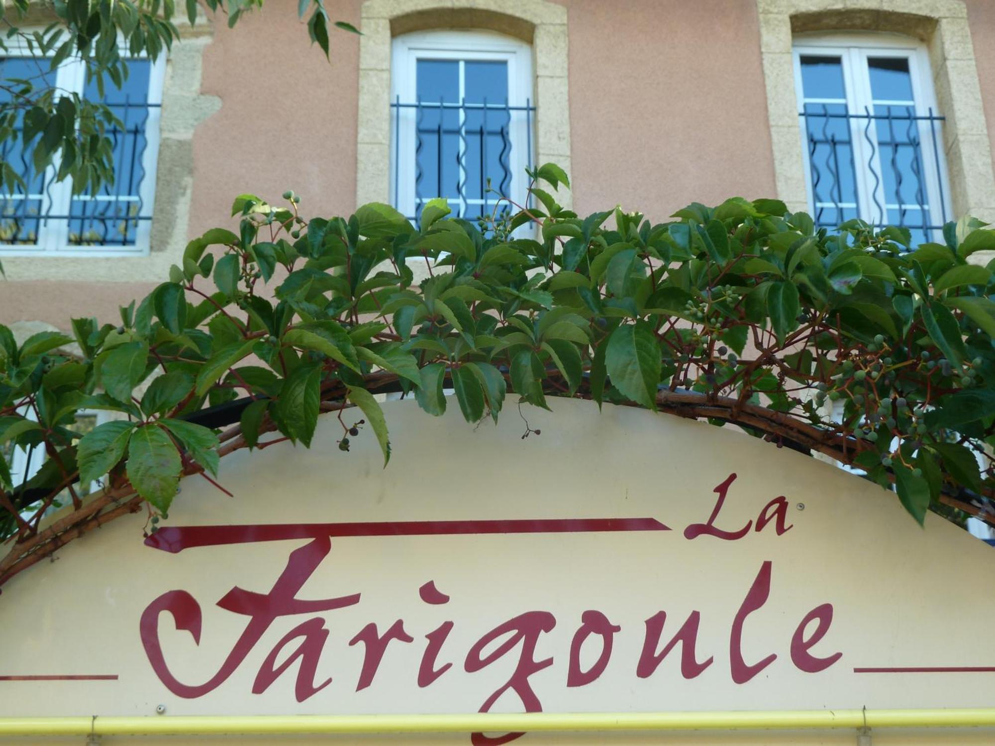 Logis Hotel Restaurant La Farigoule Sainte-Cécile-les-Vignes Exterior foto