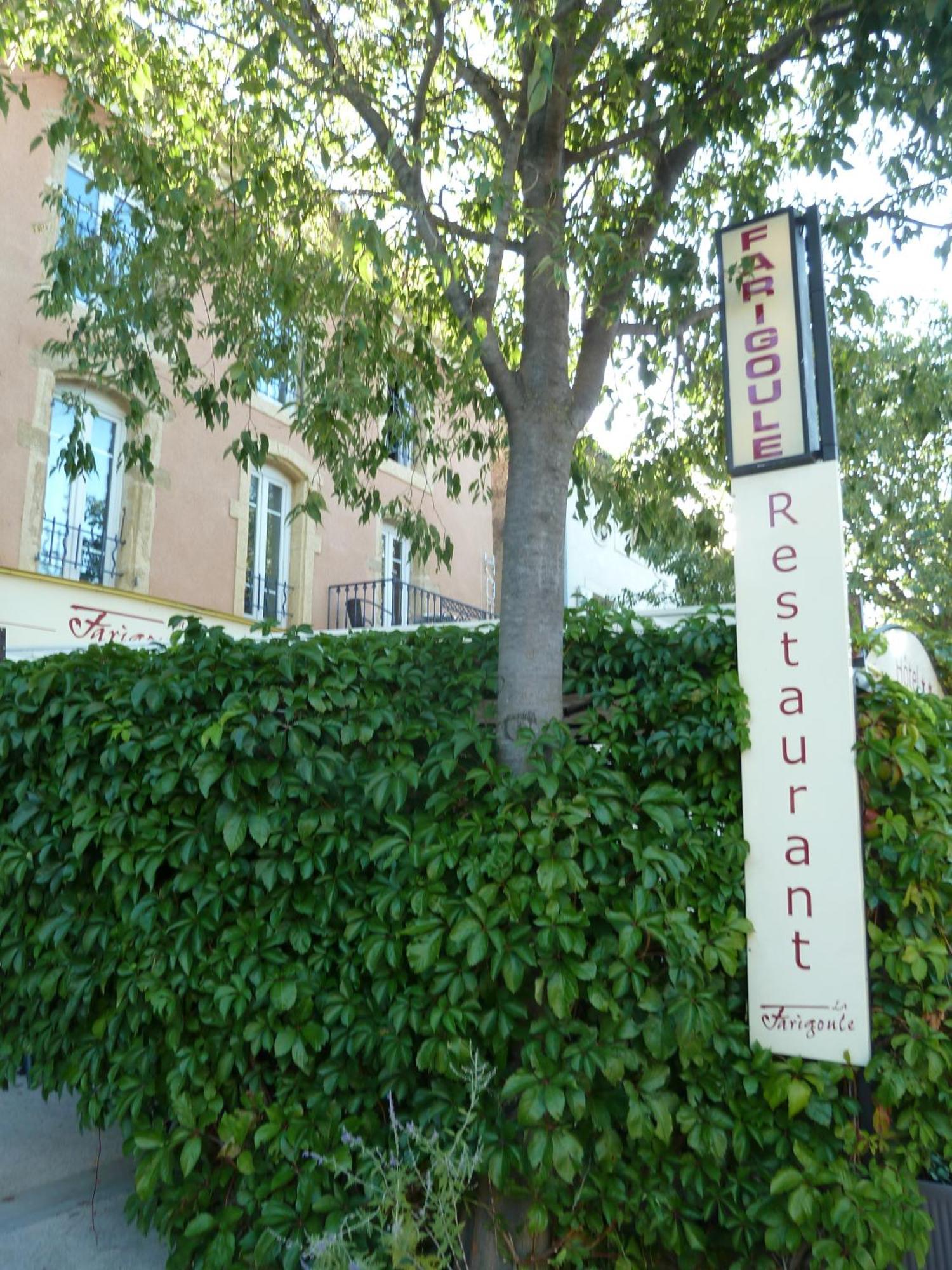 Logis Hotel Restaurant La Farigoule Sainte-Cécile-les-Vignes Exterior foto